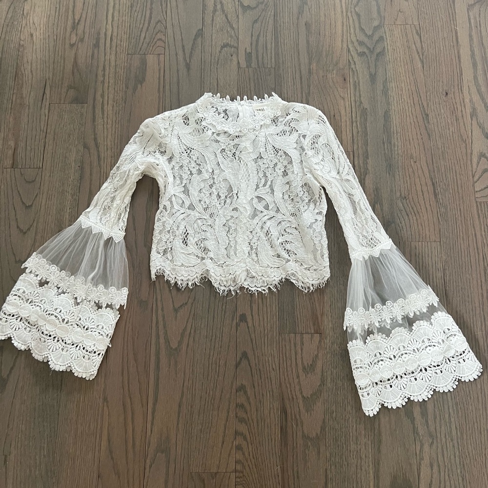 Lace flare arm top